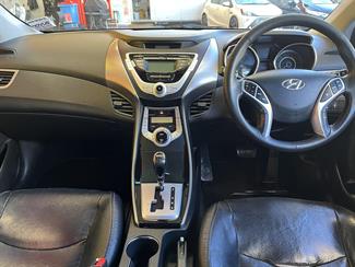 2011 Hyundai elantra - Thumbnail