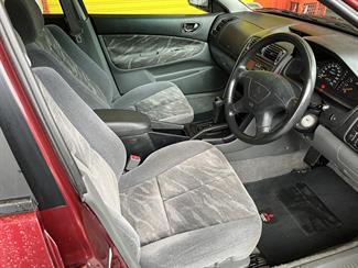 2004 Mitsubishi Galant - Thumbnail