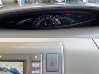 2006 Toyota Estima - Thumbnail