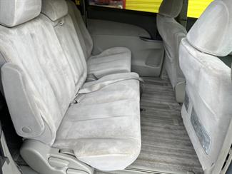 2006 Toyota Estima - Thumbnail