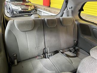 2010 Kia Carnival - Thumbnail