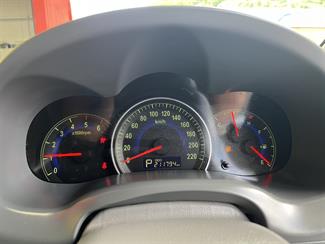 2010 Kia Carnival - Thumbnail