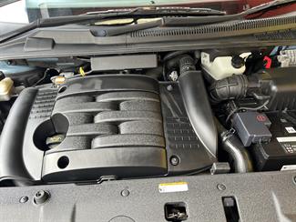 2010 Kia Carnival - Thumbnail