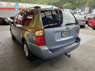 2010 Kia Carnival - Thumbnail