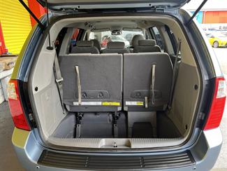 2010 Kia Carnival - Thumbnail