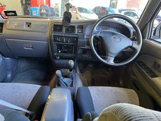 2003 Toyota Hilux - Thumbnail