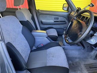 2003 Toyota Hilux - Thumbnail