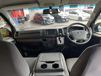 2015 Toyota Hiace - Thumbnail