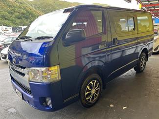 2015 Toyota Hiace - Thumbnail