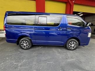 2015 Toyota Hiace - Thumbnail