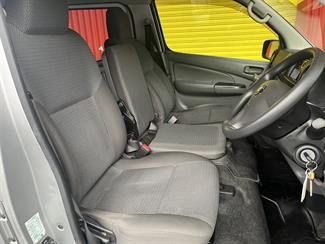 2017 Nissan Nv350 - Thumbnail