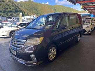 2013 Nissan Serena - Thumbnail