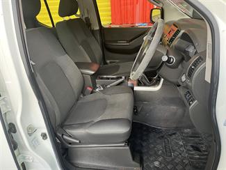 2012 Nissan Navara - Thumbnail