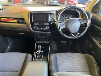 2019 Mitsubishi Outlander - Thumbnail