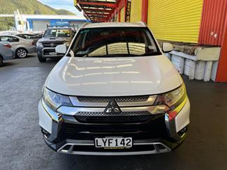 2019 Mitsubishi Outlander - Thumbnail