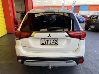 2019 Mitsubishi Outlander - Thumbnail