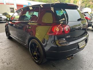 2009 Volkswagen Golf - Thumbnail