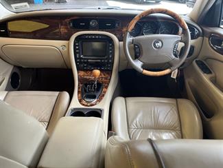 2007 Jaguar XJ8 - Thumbnail