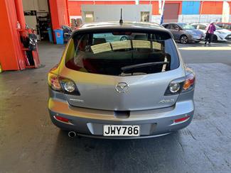 2005 Mazda Axela - Thumbnail