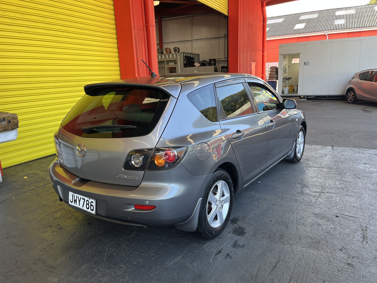 2005 Mazda Axela