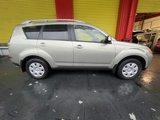 2007 Mitsubishi Outlander - Thumbnail