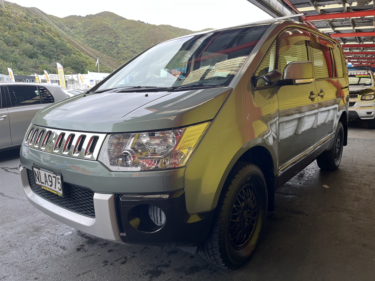 2007 Mitsubishi DELICA