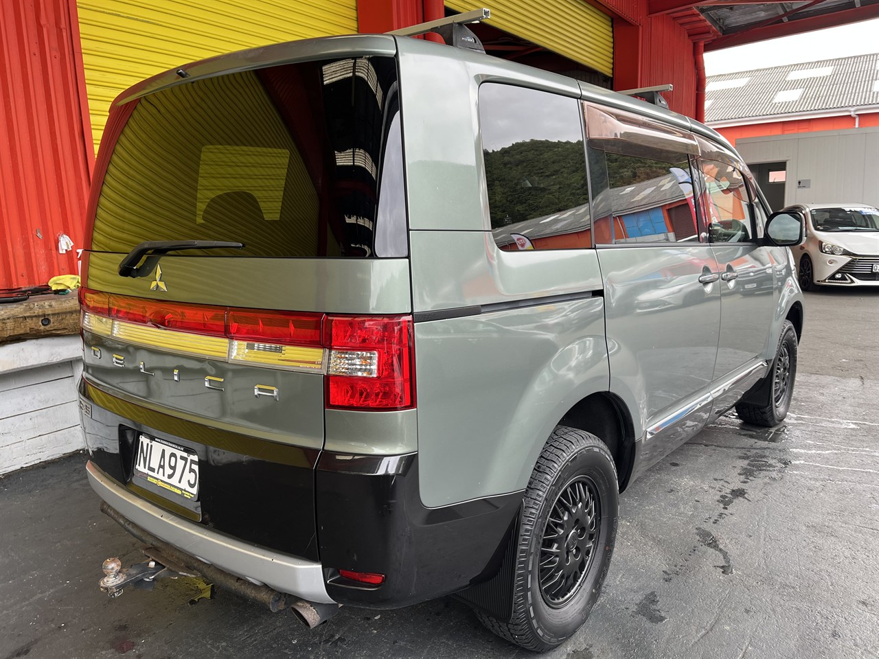 2007 Mitsubishi DELICA