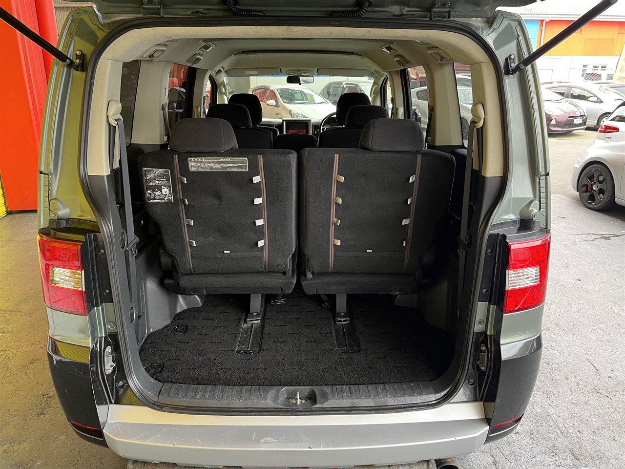 2007 Mitsubishi DELICA