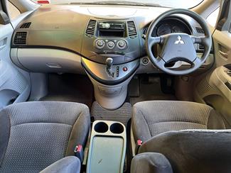 2006 Mitsubishi Chariot - Thumbnail