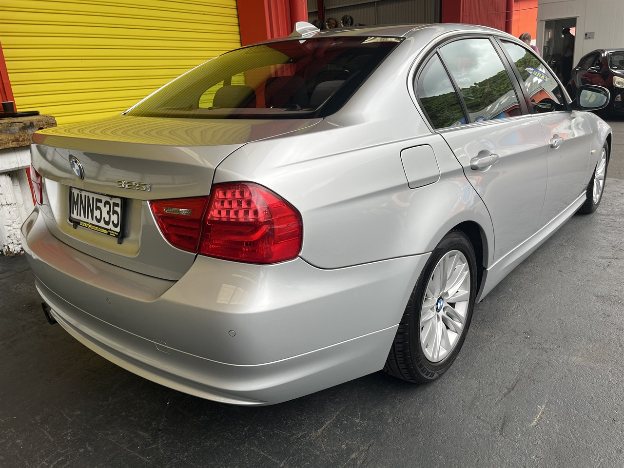 2011 BMW 325i
