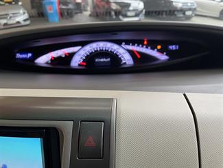 2011 Toyota Estima - Thumbnail