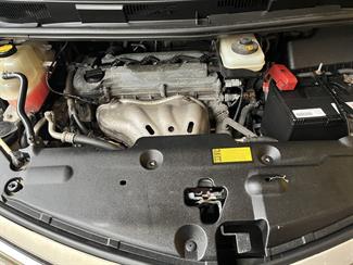 2011 Toyota Estima - Thumbnail