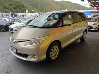 2011 Toyota Estima - Thumbnail