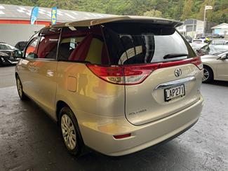 2011 Toyota Estima - Thumbnail