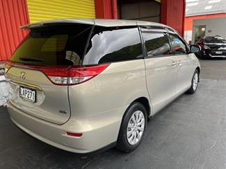 2011 Toyota Estima - Thumbnail