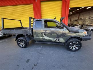 2005 Toyota Hilux - Thumbnail