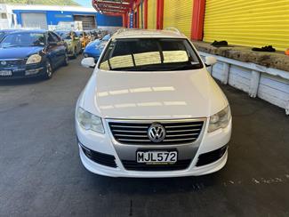 2010 Volkswagen Passat - Thumbnail