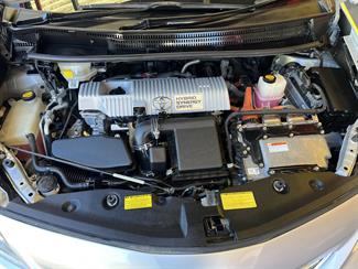 2012 Toyota Prius - Thumbnail