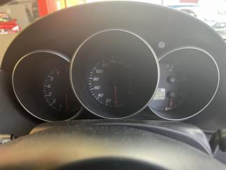 2004 Mazda Axela - Thumbnail
