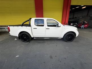 2012 Nissan Navara - Thumbnail