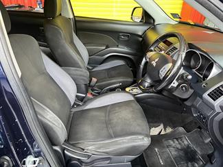 2010 Mitsubishi Outlander - Thumbnail