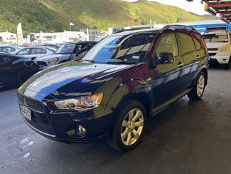 2010 Mitsubishi Outlander - Thumbnail
