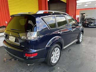 2010 Mitsubishi Outlander - Thumbnail