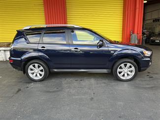 2010 Mitsubishi Outlander - Thumbnail
