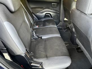 2010 Mitsubishi Outlander - Thumbnail
