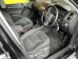 2011 Volkswagen Tiguan - Thumbnail