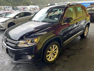 2011 Volkswagen Tiguan - Thumbnail