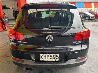 2011 Volkswagen Tiguan - Thumbnail