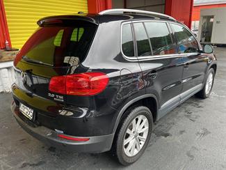 2011 Volkswagen Tiguan - Thumbnail