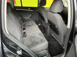 2011 Volkswagen Tiguan - Thumbnail
